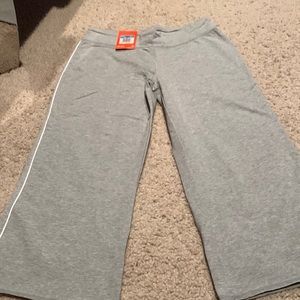 Grey Nike cotton/Spandex 3/4 Pants NWT